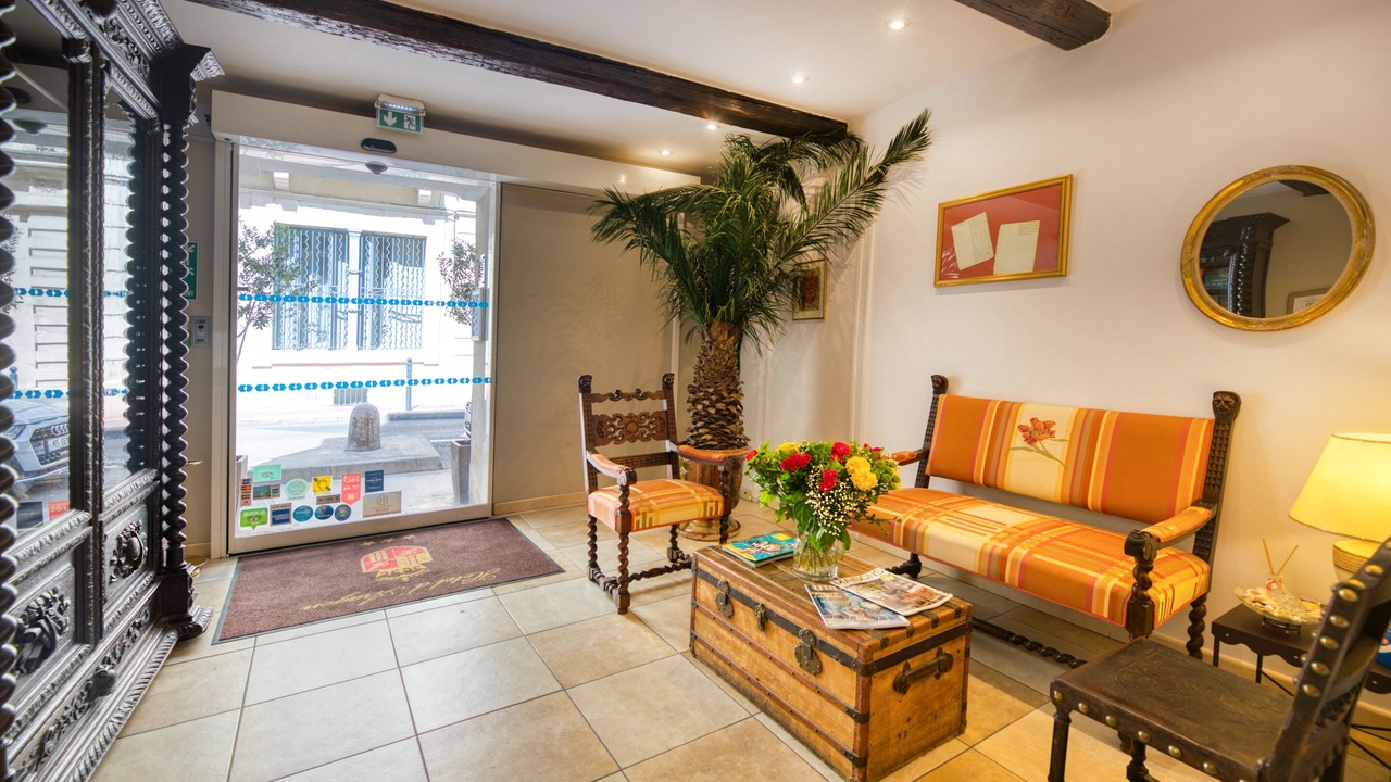 Photo of Others in Comedie