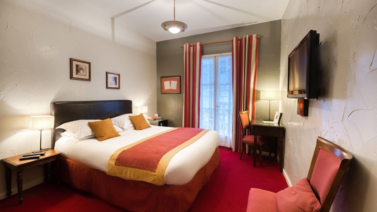 Photo of Bedroom in Comedie