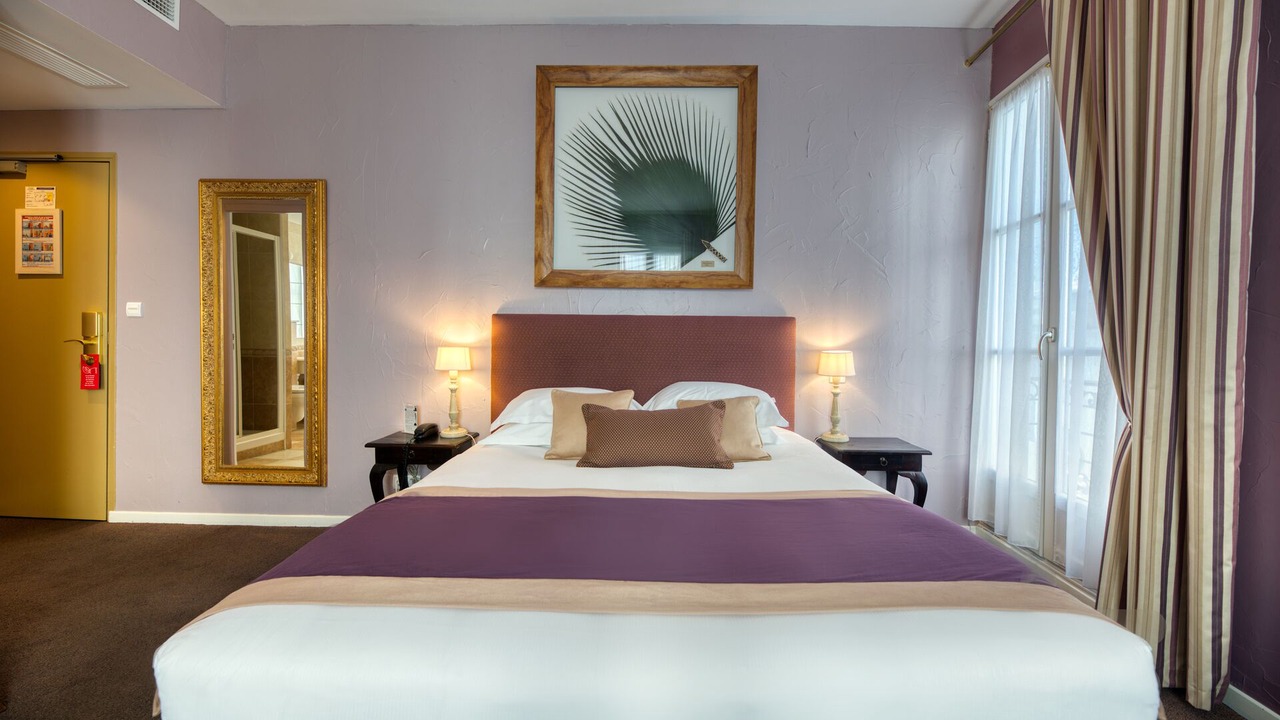 Photo of Bedroom in Comedie