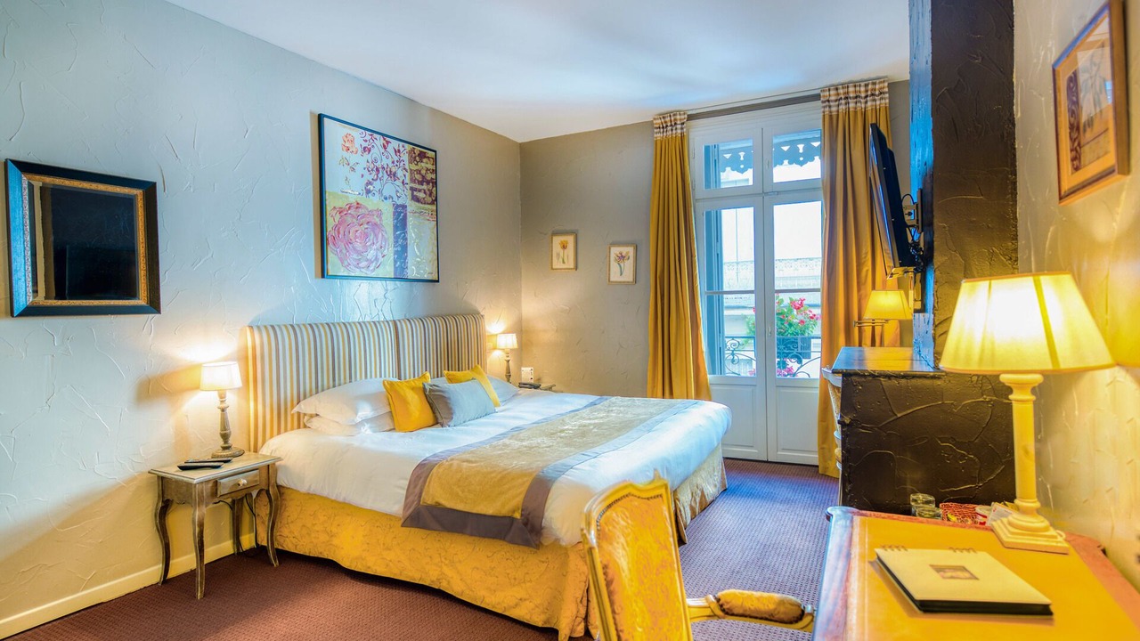 Photo of Bedroom in Comedie