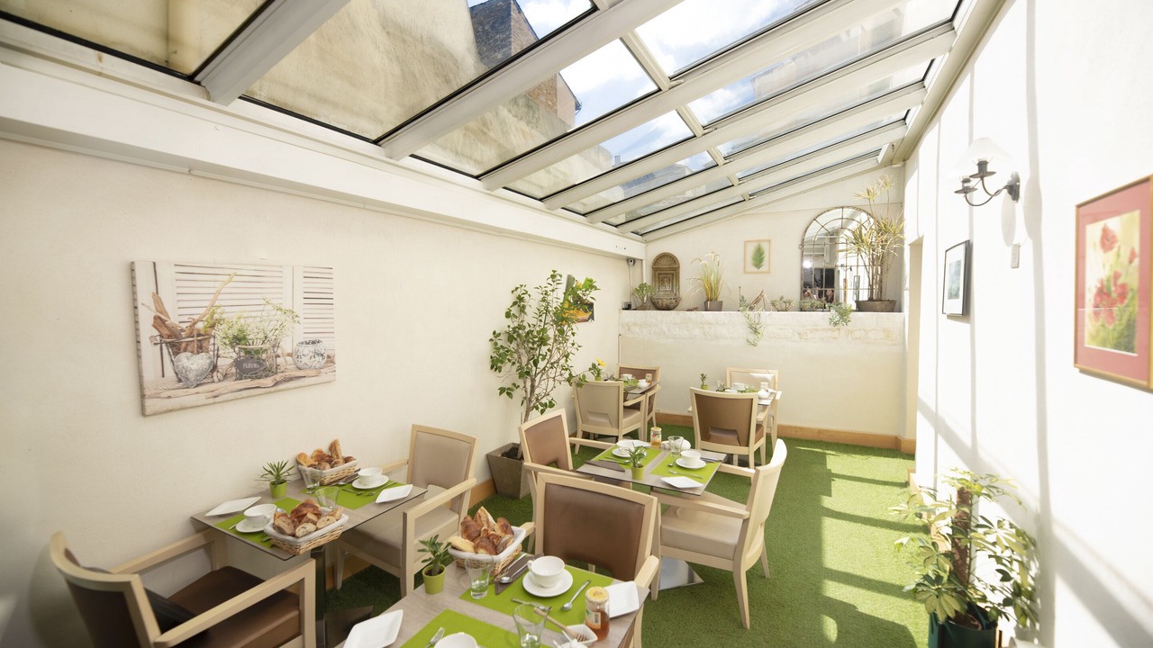 Photo of Others in Comedie