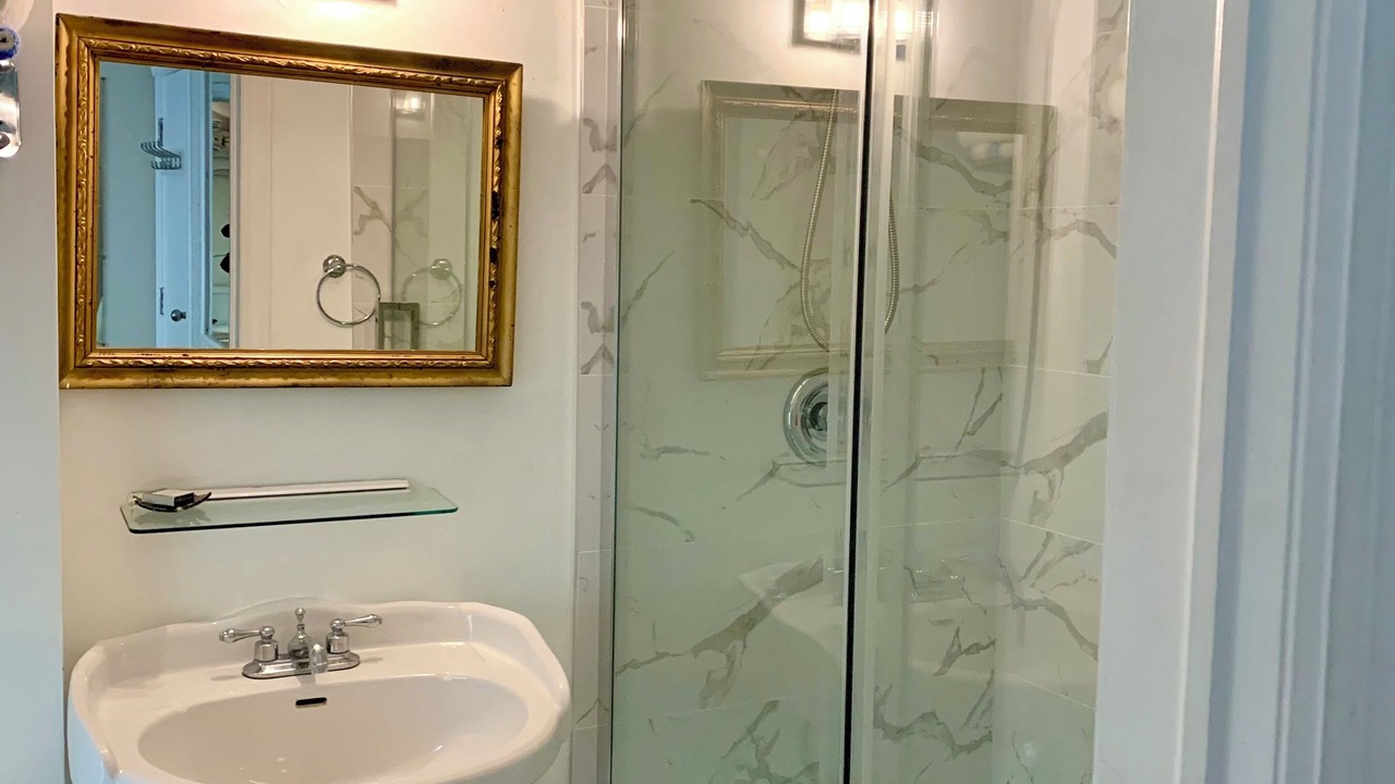 Photo of Bathroom in Niagara Falls