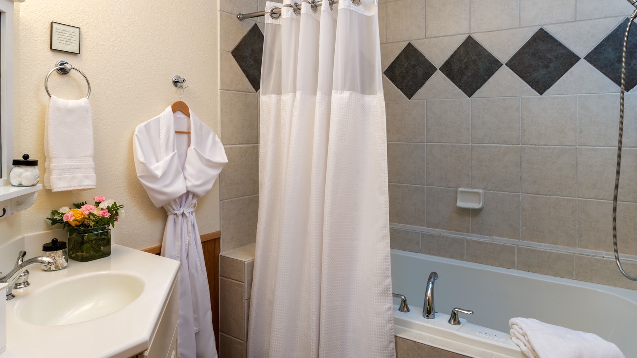 Photo of Bathroom in Arden
