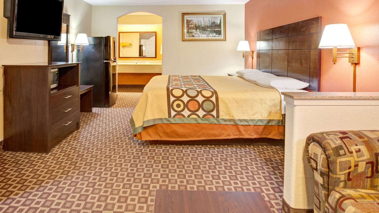 Photo of Bedroom in Mont Belvieu
