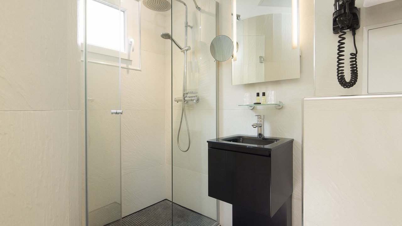 Photo of Bathroom in Arts-et-Metiers