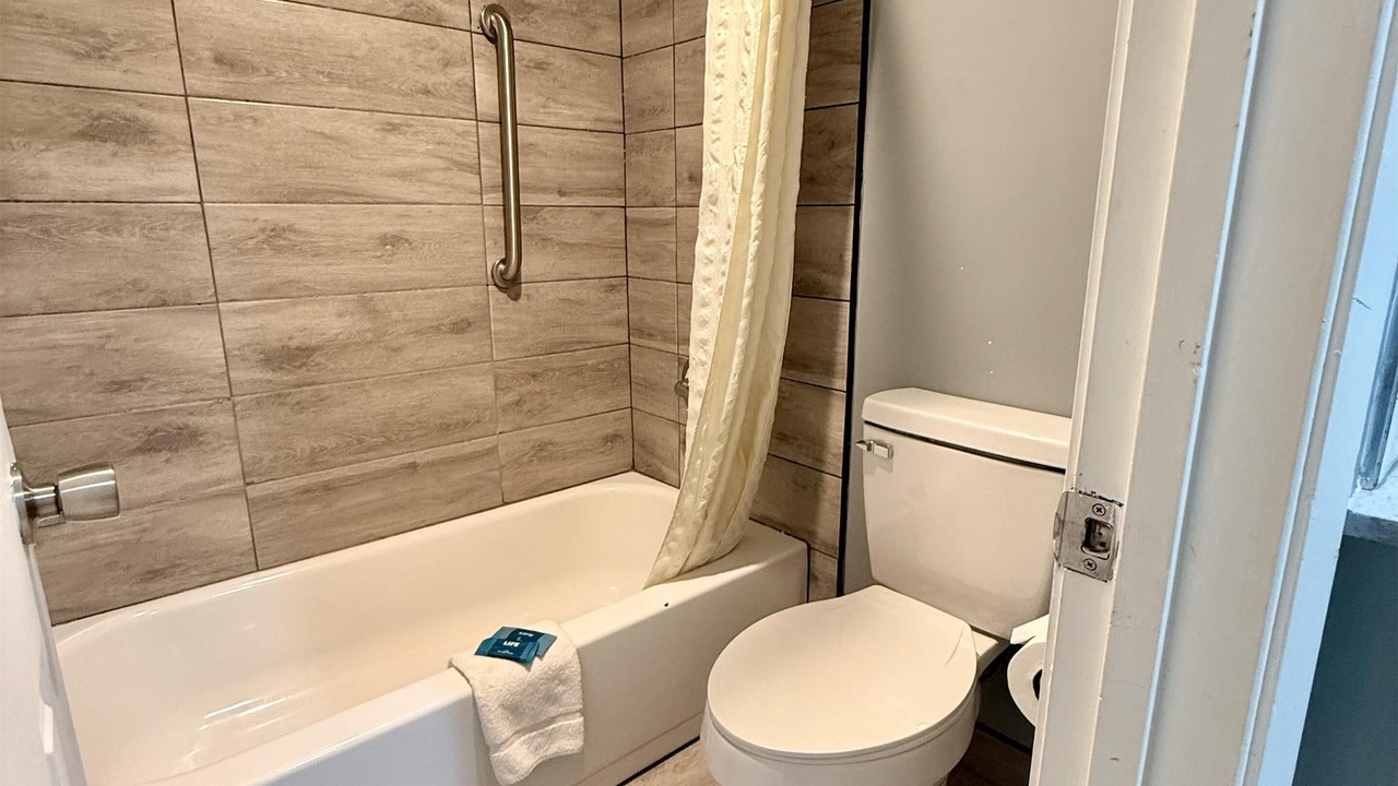 Photo of Bathroom in Blytheville