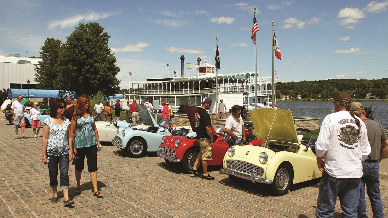Photo of Others in Le Claire
