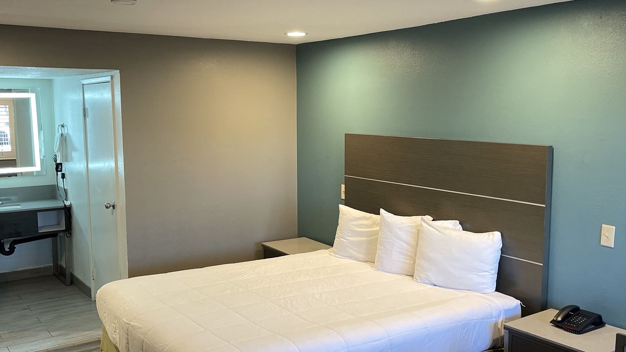 Photo of Bedroom in Lincoln Acres