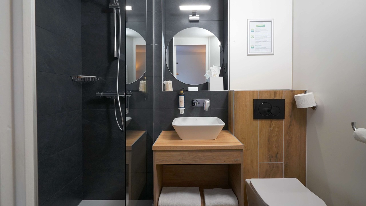 Photo of Others in Buc