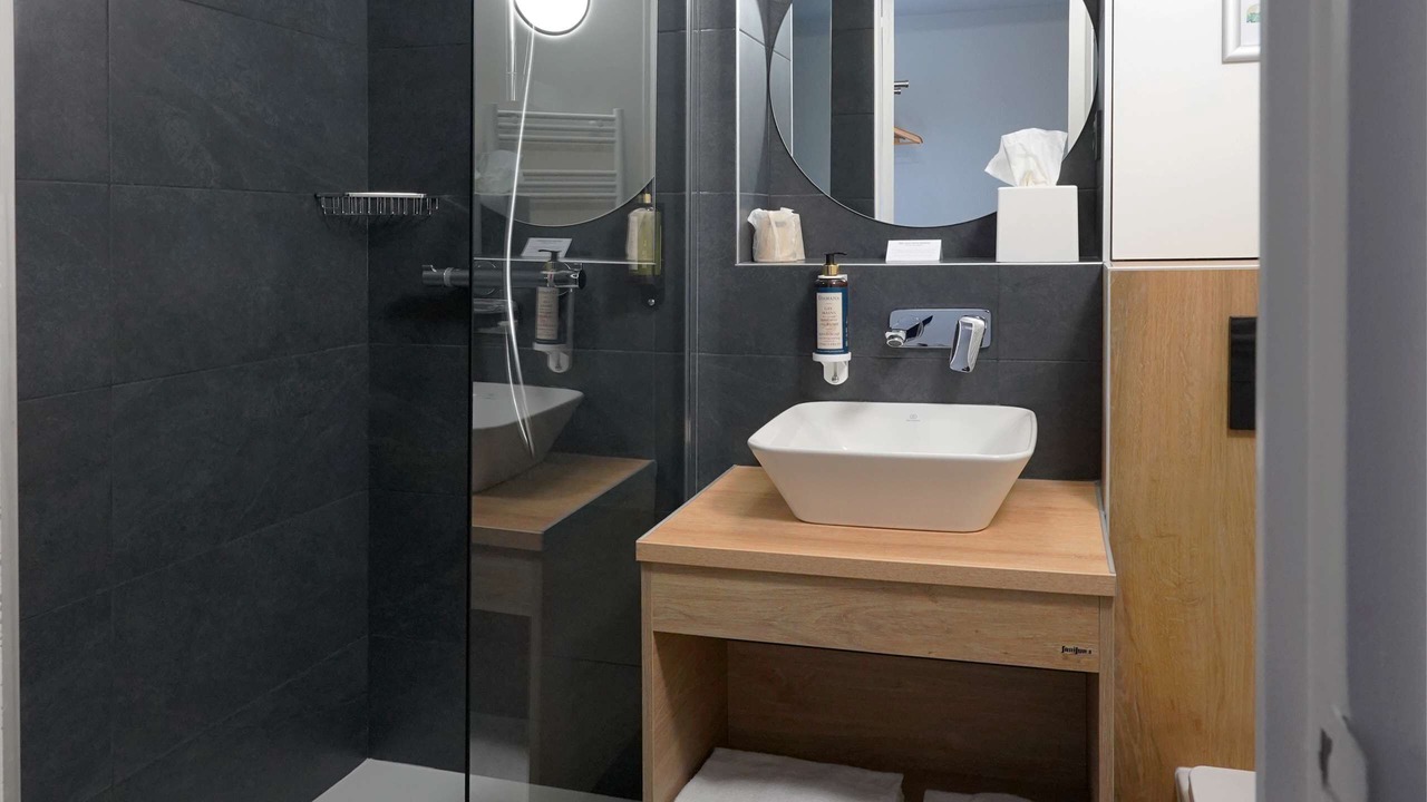 Photo of Others in Buc