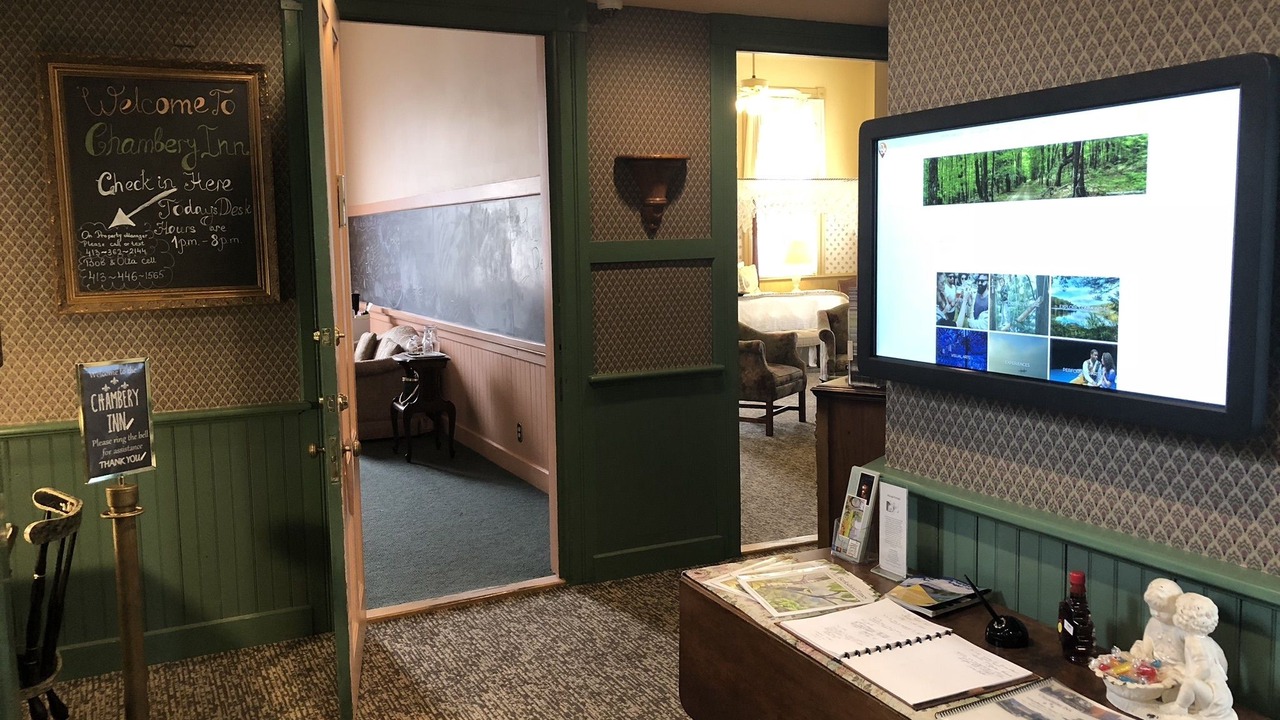 Photo of Others in Lee