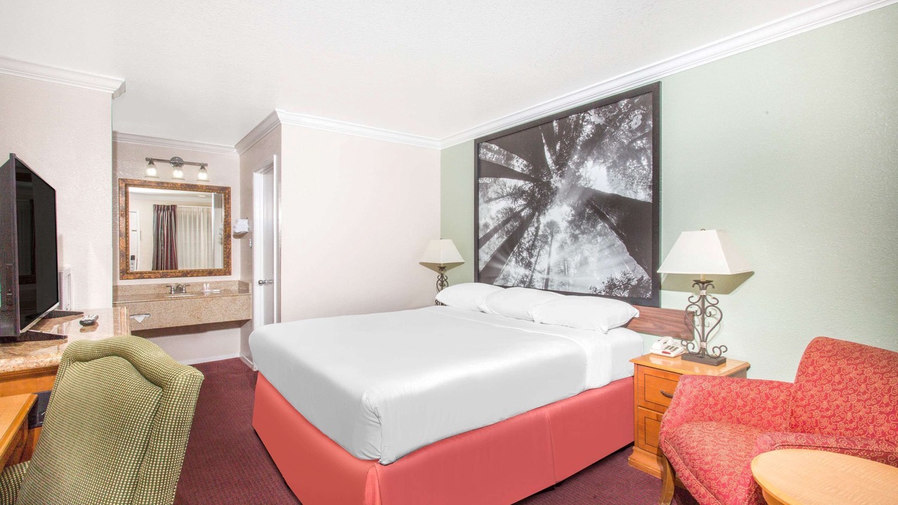 Photo of Bedroom in Upper Lake