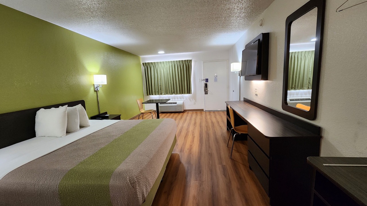 Photo of Bedroom in Mont Belvieu