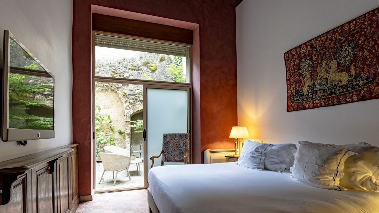 Photo of Bedroom in Beaune City Centre