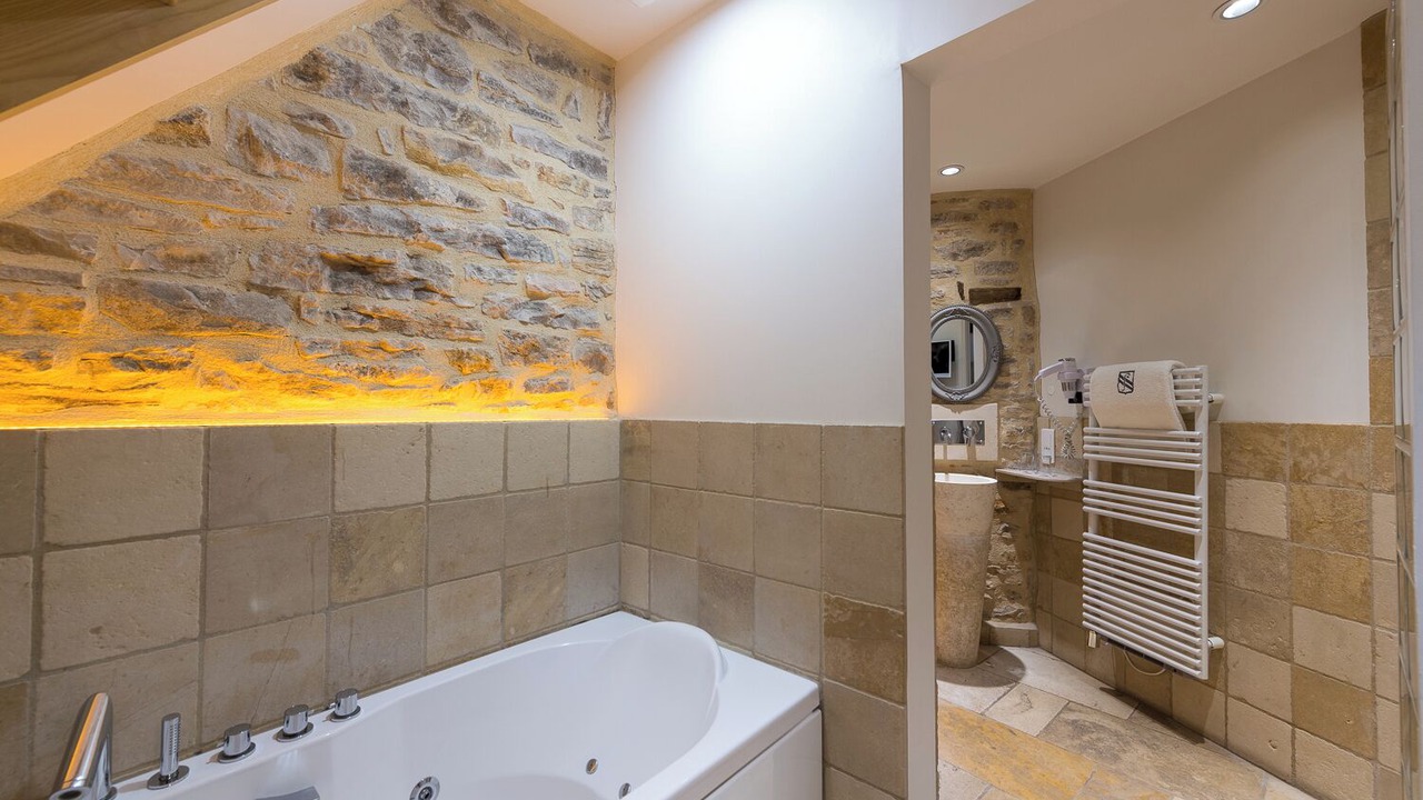 Photo of Bathroom in Beaune City Centre