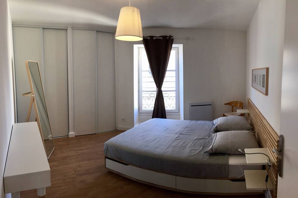 Photo of Bedroom in Nimes City Centre