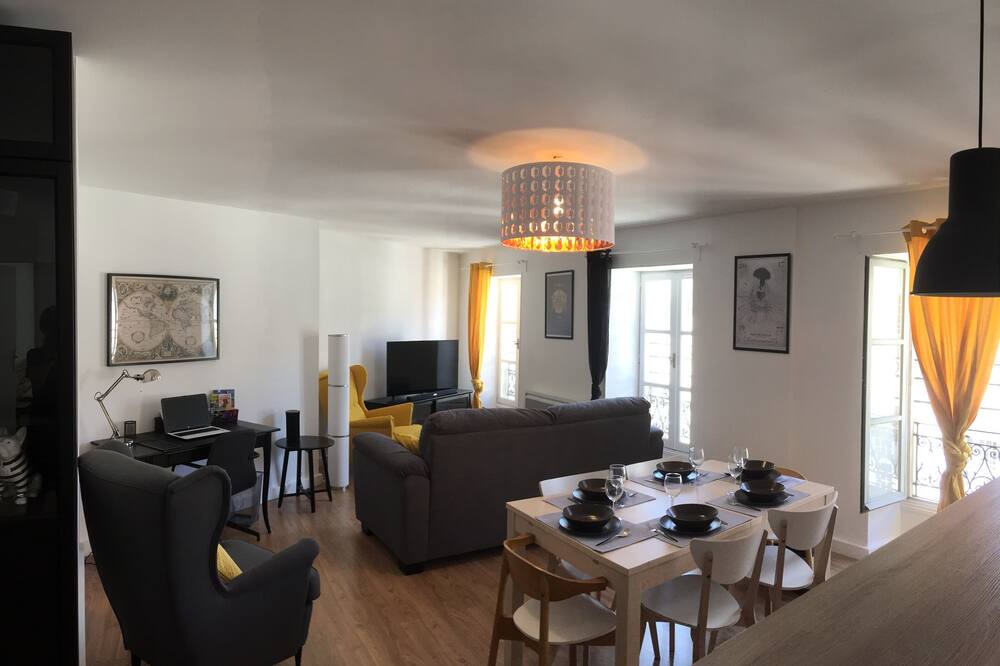 Photo of Livingroom in Nimes City Centre