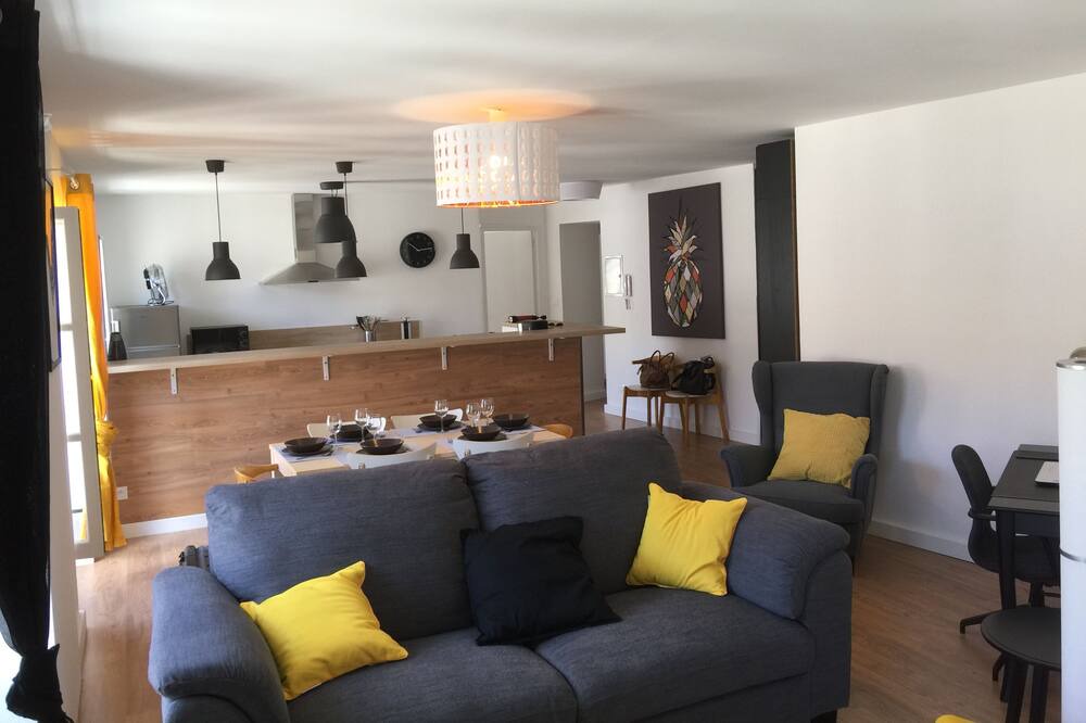 Photo of Livingroom in Nimes City Centre