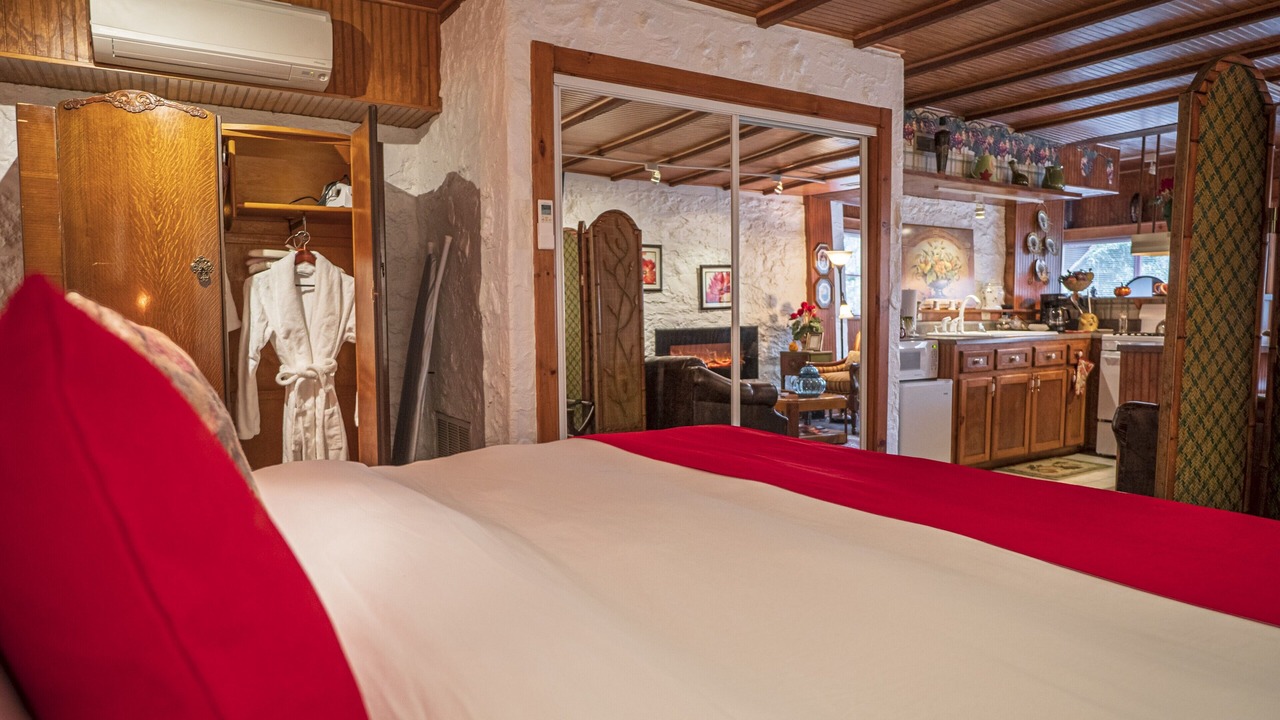Photo of Bathroom in Eureka Springs Historic District