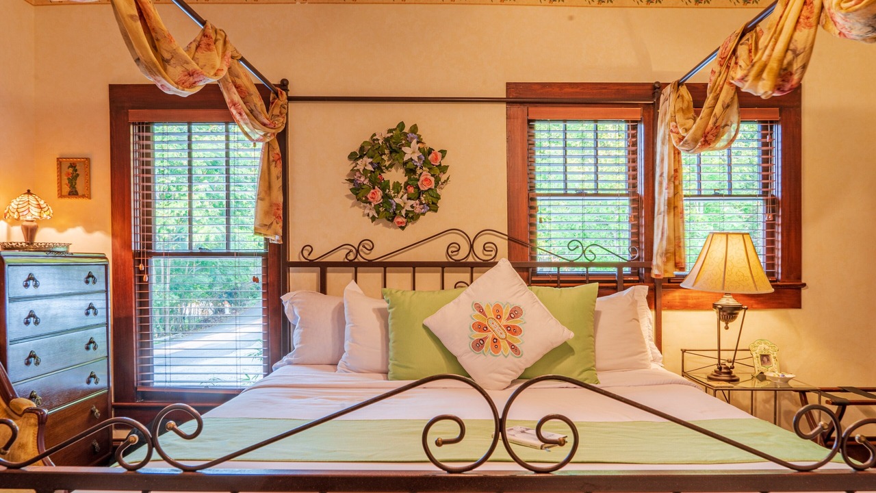 Photo of Bathroom in Eureka Springs Historic District
