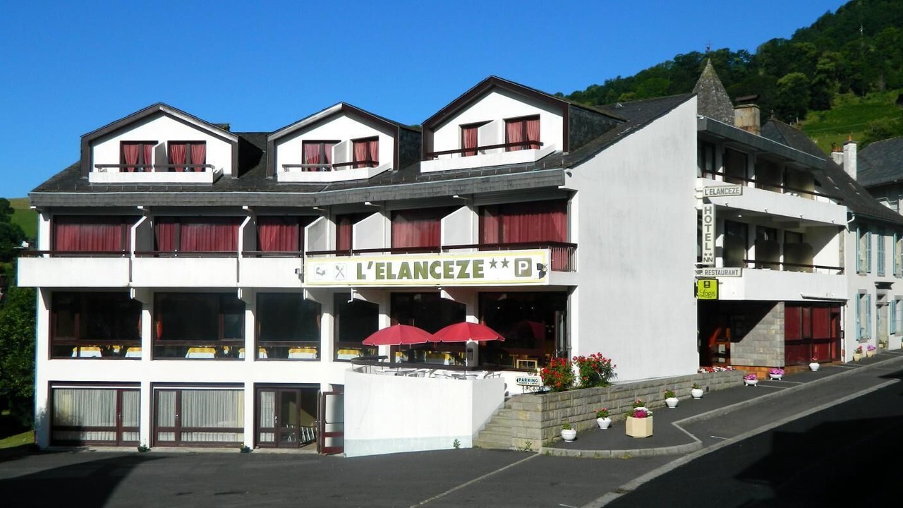 Photo of Buildings in Thiezac