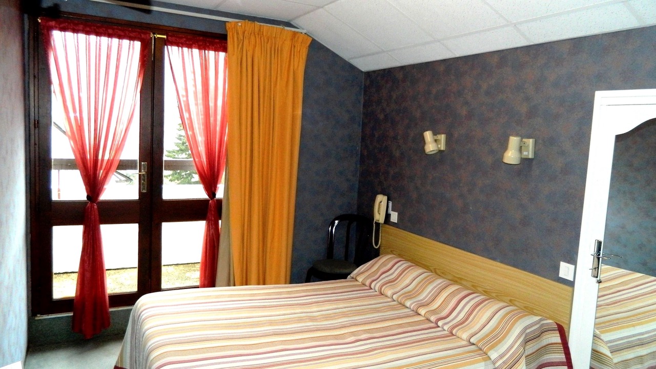 Photo of Bedroom in Thiezac