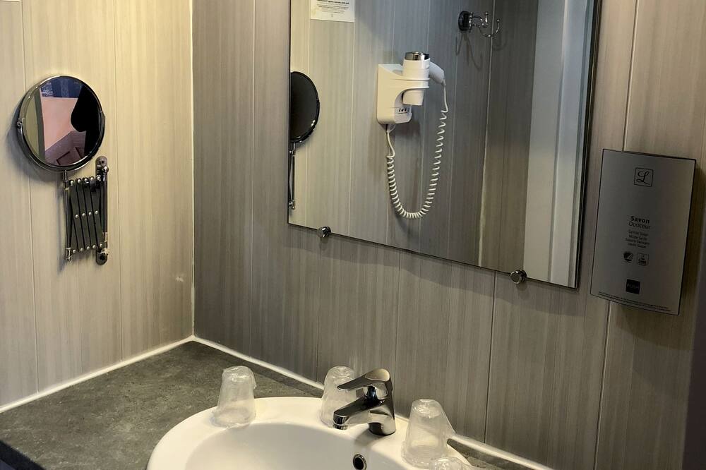 Photo of Bathroom in Saint-Martin-d'Ardeche