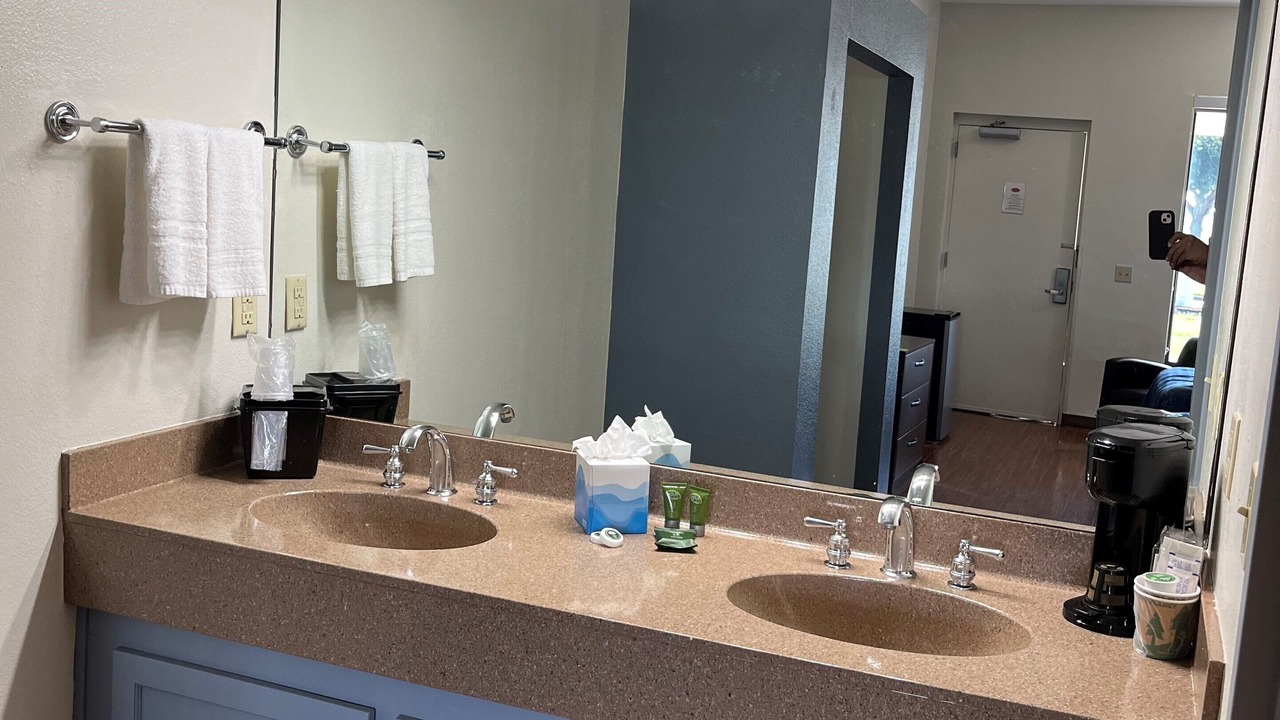 Photo of Bathroom in Winter Garden