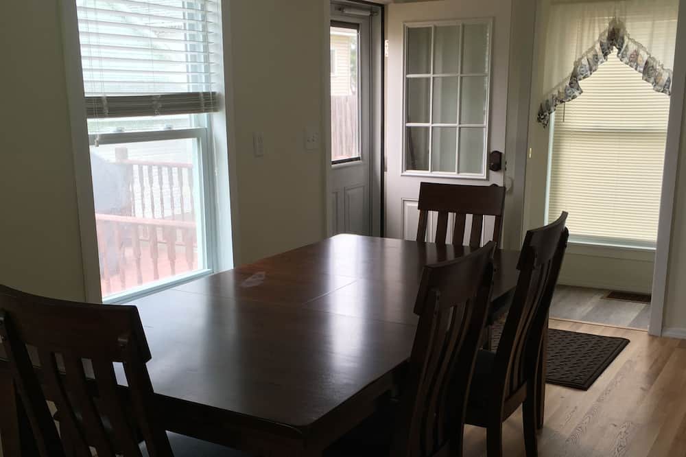Photo of Livingroom in Cleveland