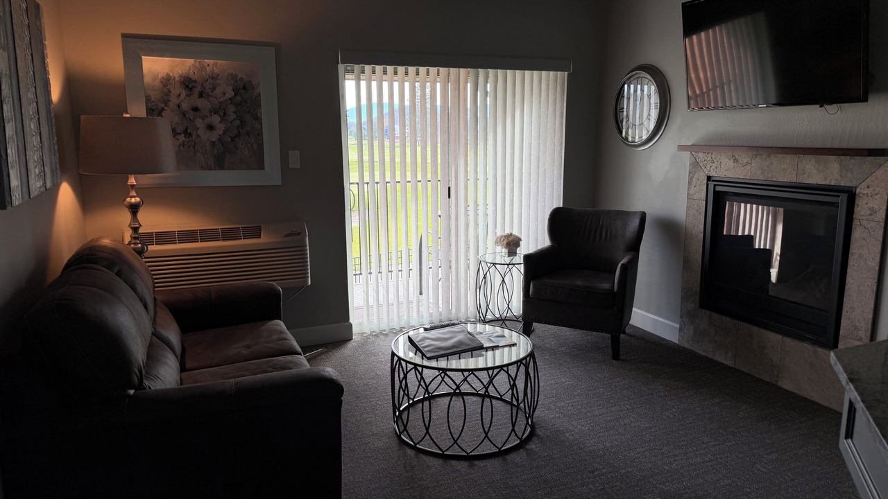 Photo of Livingroom in Eagle Point