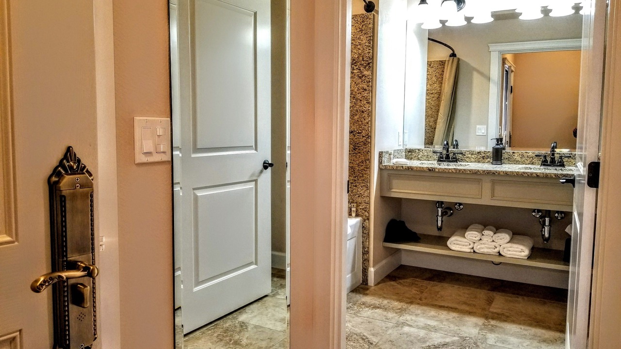 Photo of Bathroom in Eagle Point
