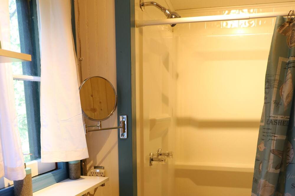 Photo of Bathroom in Murray Isle