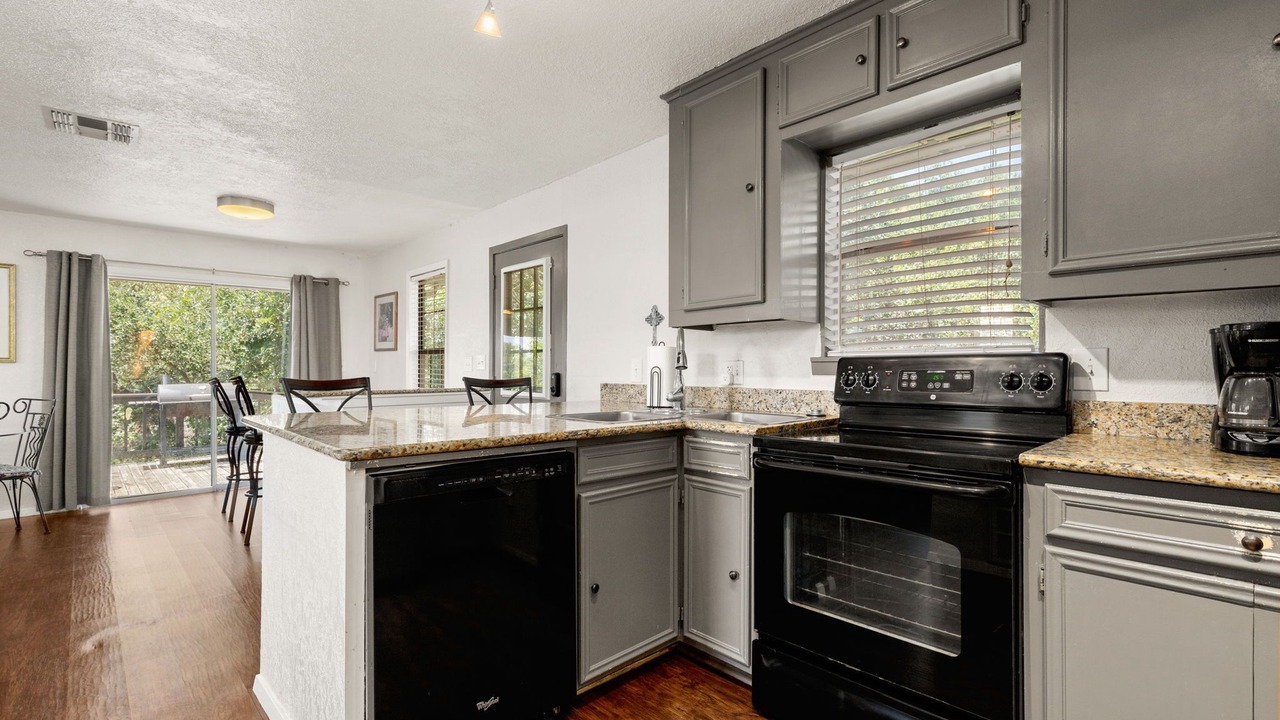 Photo of Kitchen in Canyon Lake