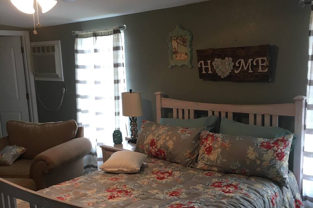 Photo of Bedroom in Golinda