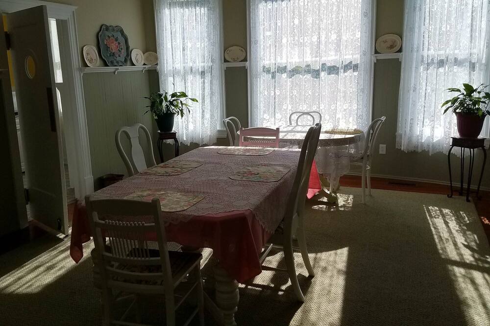Photo of Livingroom in Alderson