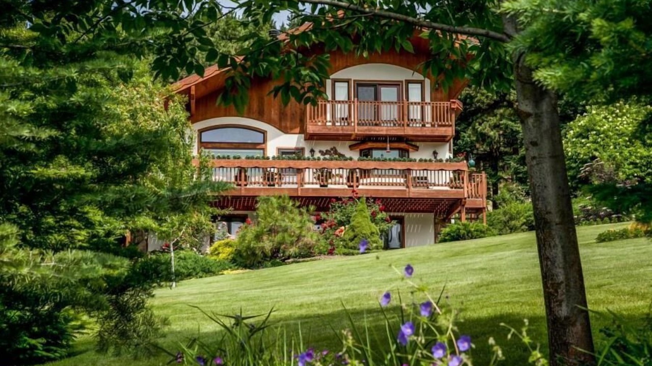 Photo of Buildings in Leavenworth