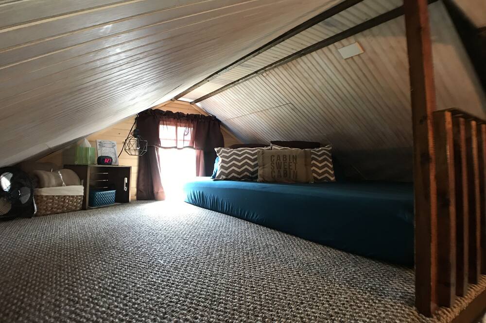 Photo of Bedroom in Peach Glen
