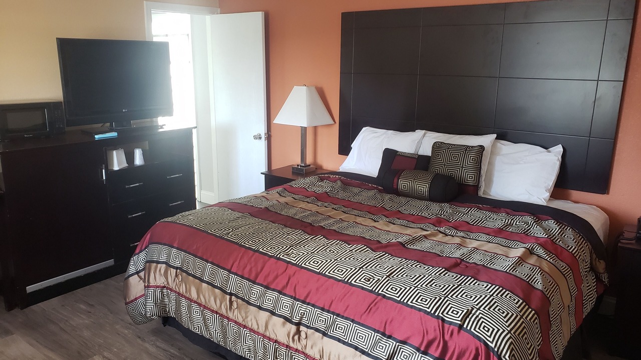 Photo of Bedroom in Castleton-on-Hudson