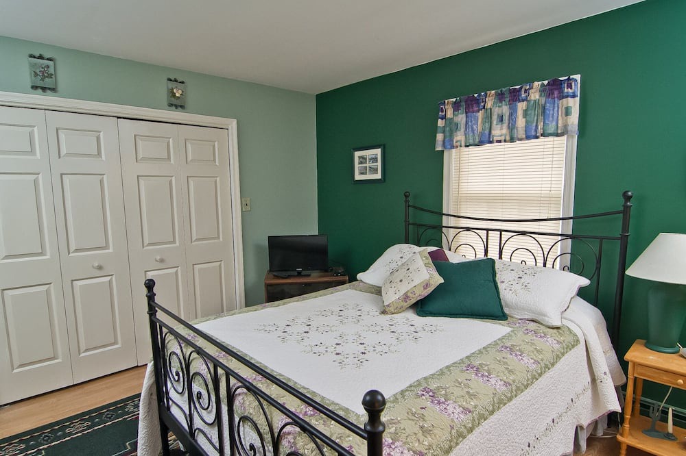 Photo of Bedroom in Roxborough