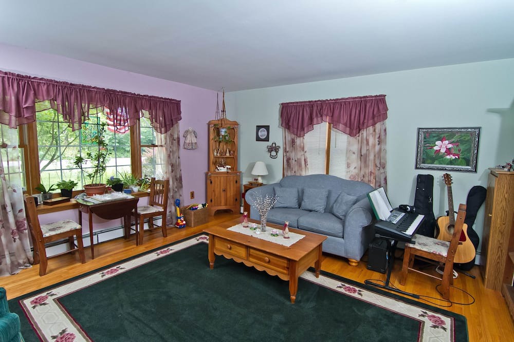 Photo of Livingroom in Roxborough