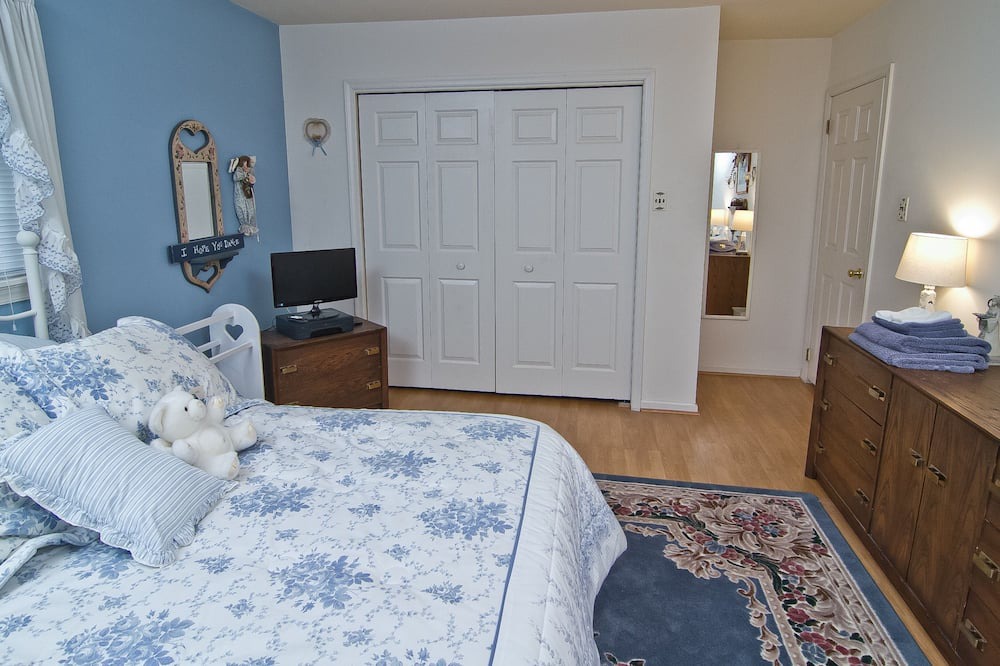 Photo of Bedroom in Roxborough