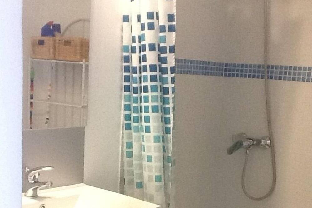 Photo of Bathroom in Aiguerelles