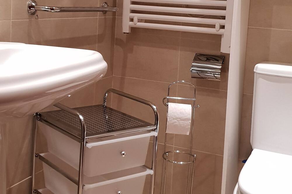 Photo of Bathroom in Incles