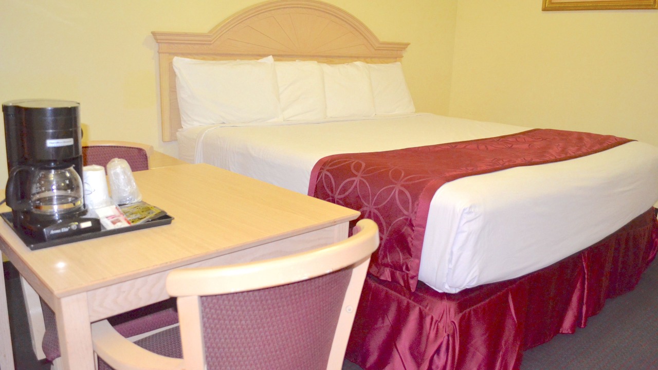 Photo of Bedroom in Downtown Niagara Falls