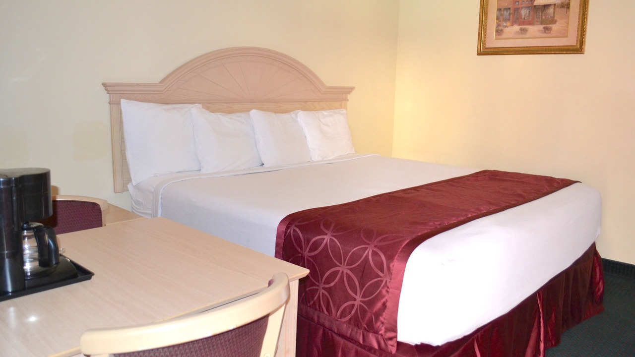 Photo of Bedroom in Downtown Niagara Falls