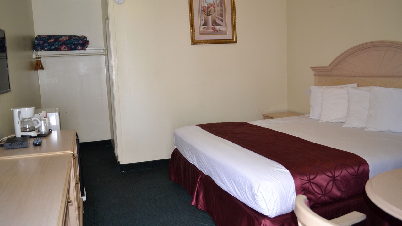 Photo of Bedroom in Downtown Niagara Falls