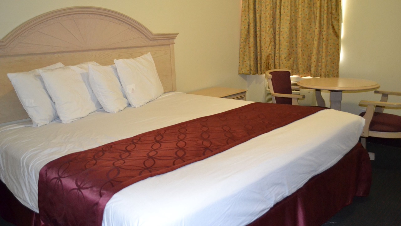 Photo of Bedroom in Downtown Niagara Falls