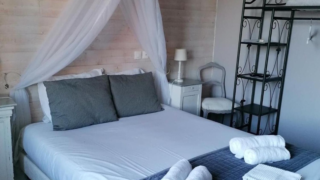 Photo of Bedroom in Pontorson