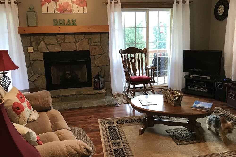 Photo of Livingroom in Maggie Valley