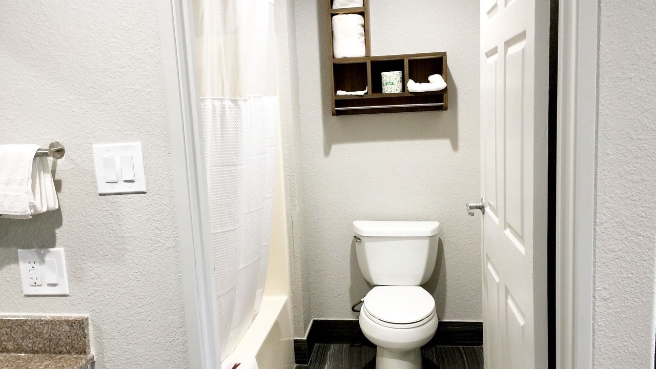 Photo of Bathroom in Mont Belvieu